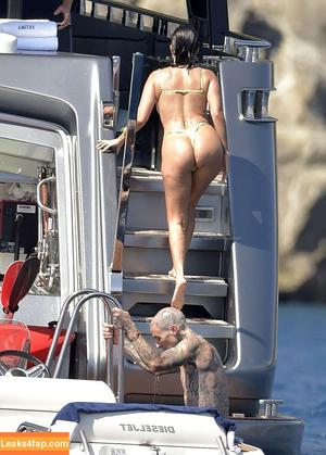 Kourtney Kardashian фото #0038