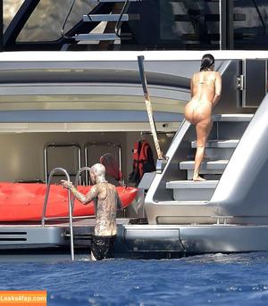 Kourtney Kardashian фото #0039