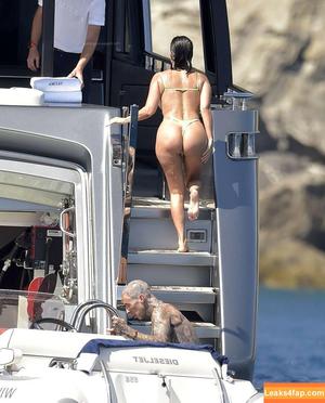 Kourtney Kardashian фото #0042