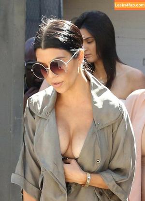 Kourtney Kardashian фото #0048