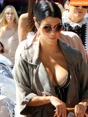 Kourtney Kardashian фото #0049