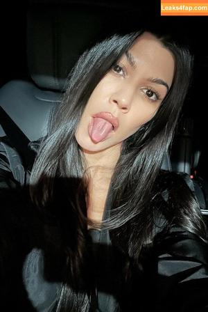 Kourtney Kardashian фото #0070