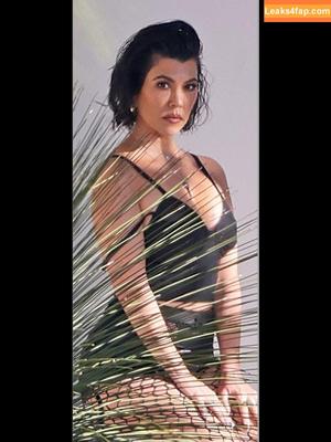 Kourtney Kardashian фото #0074