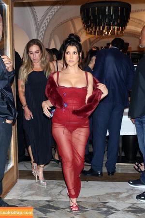 Kourtney Kardashian фото #0094