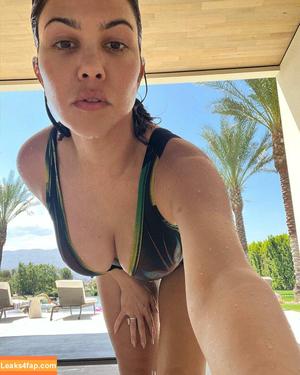 Kourtney Kardashian фото #0100