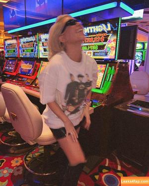 Kourtney Kardashian фото #0172