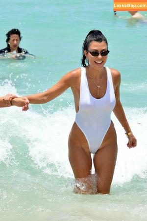 Kourtney Kardashian фото #0178