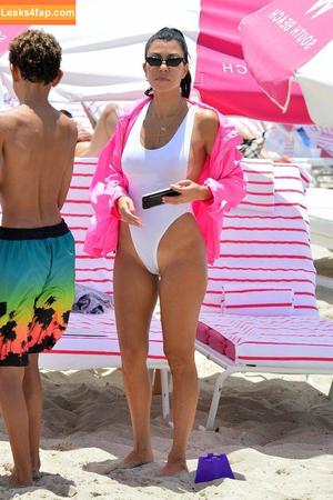 Kourtney Kardashian фото #0180