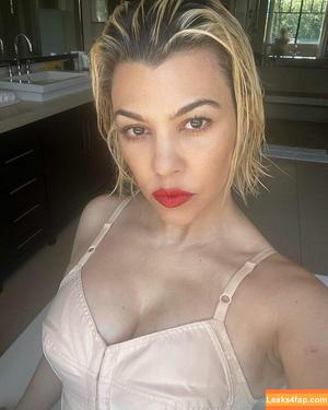 Kourtney Kardashian фото #0218