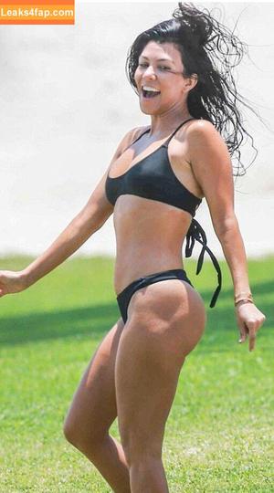 Kourtney Kardashian фото #0255