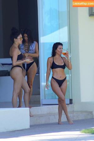 Kourtney Kardashian фото #0266