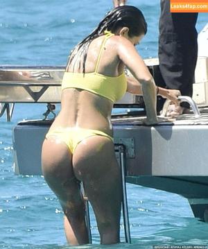 Kourtney Kardashian фото #0300