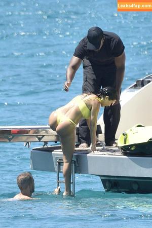 Kourtney Kardashian фото #0301