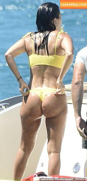 Kourtney Kardashian фото #0303