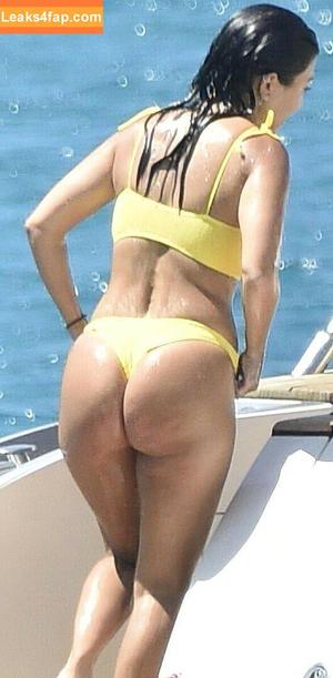 Kourtney Kardashian фото #0305