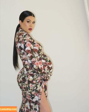 Kourtney Kardashian фото #0346