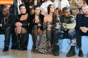 Kourtney Kardashian фото #0358