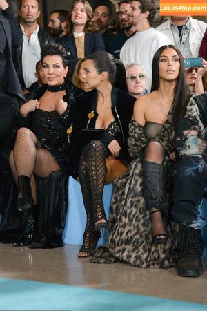 Kourtney Kardashian фото #0359