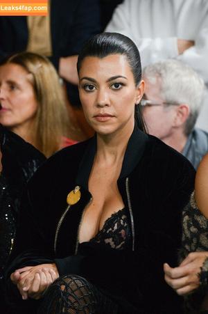 Kourtney Kardashian фото #0361