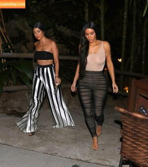 Kourtney Kardashian фото #0370