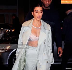 Kourtney Kardashian фото #0372