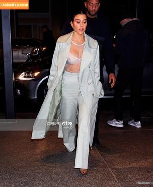 Kourtney Kardashian фото #0373