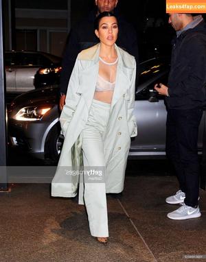 Kourtney Kardashian фото #0374