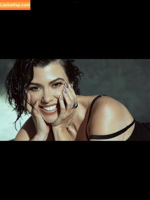 Kourtney Kardashian фото #0401