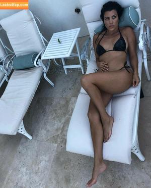 Kourtney Kardashian фото #0407