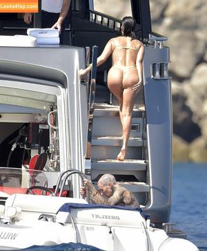 Kourtney Kardashian фото #0436