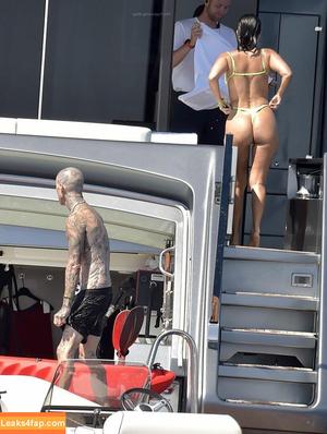 Kourtney Kardashian фото #0439