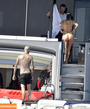 Kourtney Kardashian фото #0440