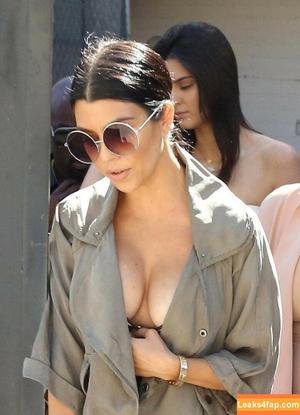 Kourtney Kardashian photo #0504