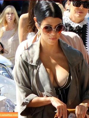 Kourtney Kardashian photo #0505