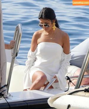 Kourtney Kardashian photo #0508