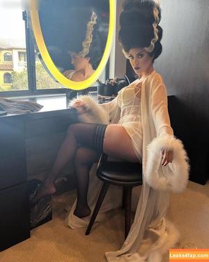 Kourtney Kardashian photo #0597