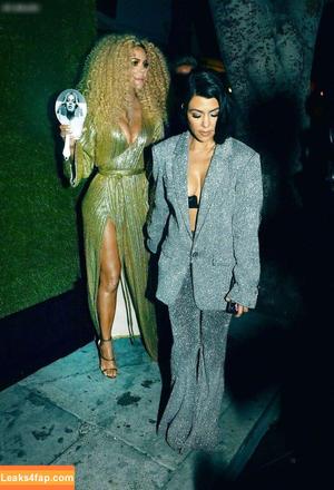 Kourtney Kardashian photo #0654