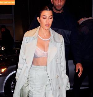 Kourtney Kardashian photo #0668
