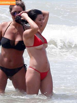 Kourtney Kardashian photo #0688