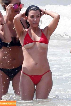 Kourtney Kardashian photo #0690