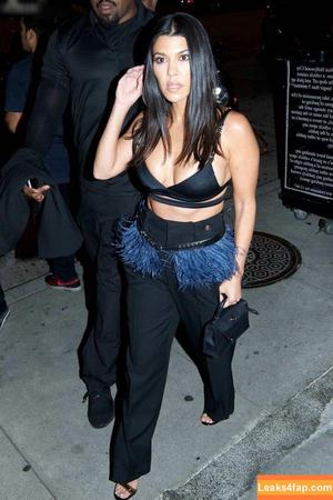 Kourtney Kardashian фото #0946