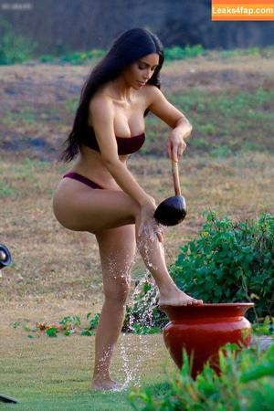 Kourtney Kardashian фото #0978