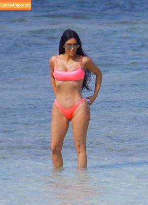Kourtney Kardashian фото #0993