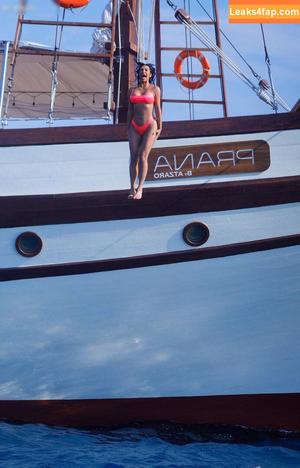 Kourtney Kardashian фото #0996
