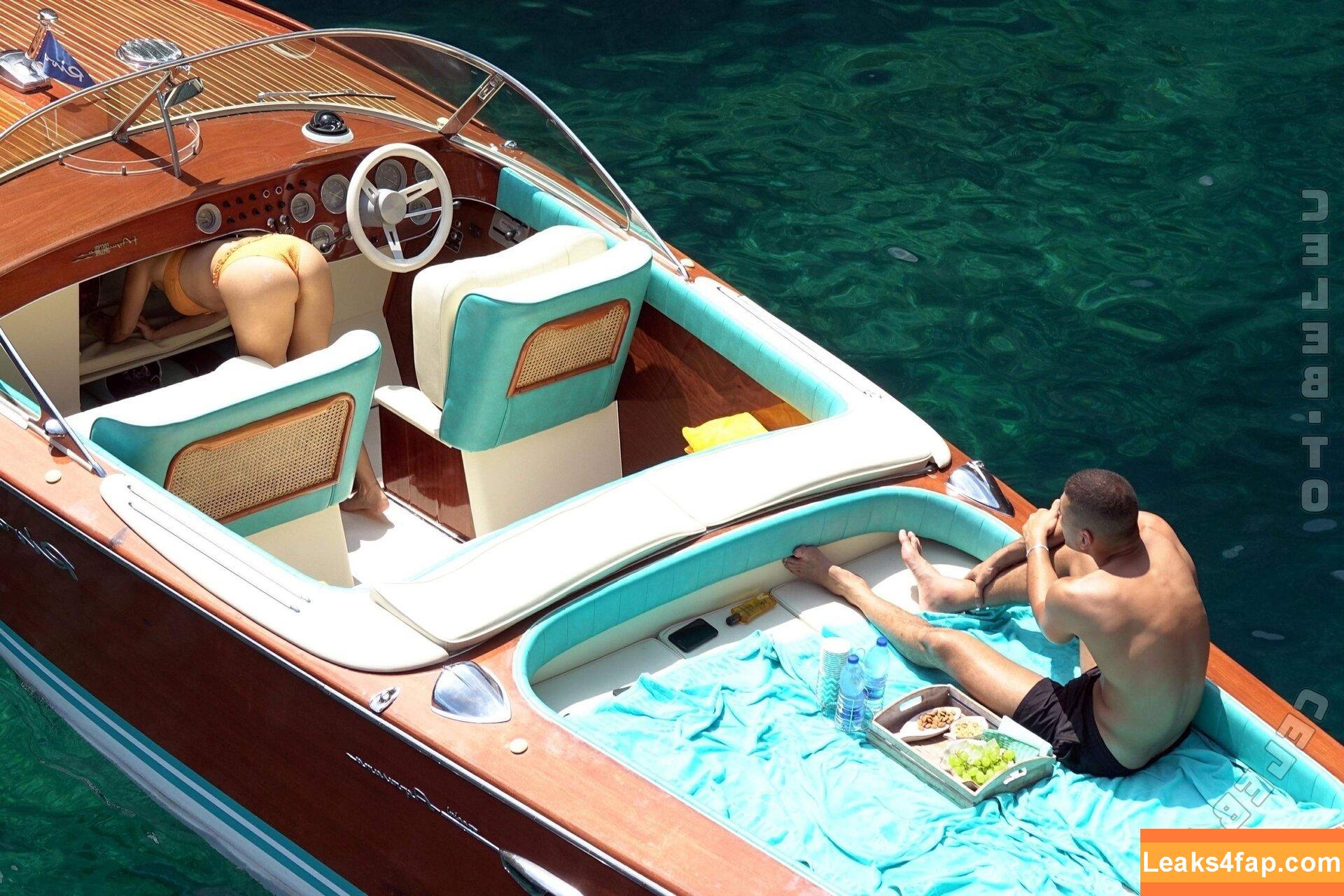 Kourtney Kardashian / kourtneykardash leaked photo photo #1035