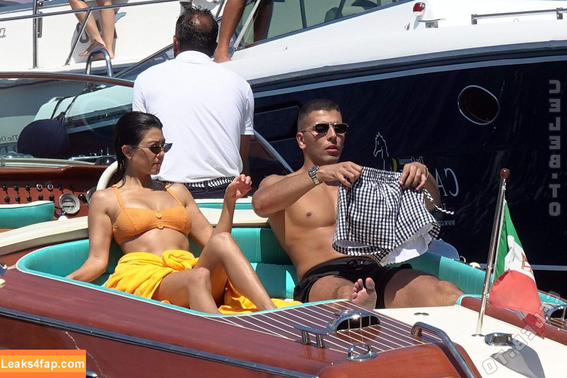 Kourtney Kardashian / kourtneykardash leaked photo photo #1036