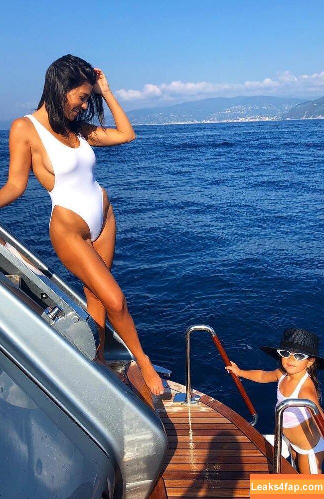 Kourtneykardashian /  leaked photo photo #0010