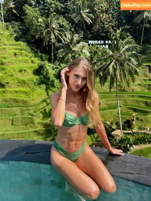 Kristen Radukanova photo #0002