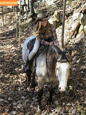 Kristen Strout photo #0026