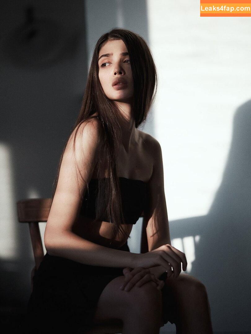 kristenmanu /  leaked photo photo #0002